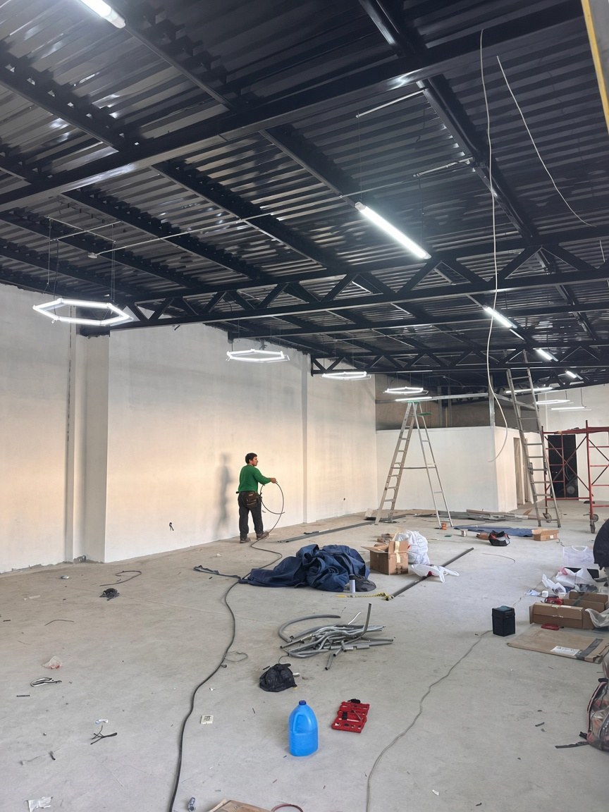 Instalación de iluminación en una nave